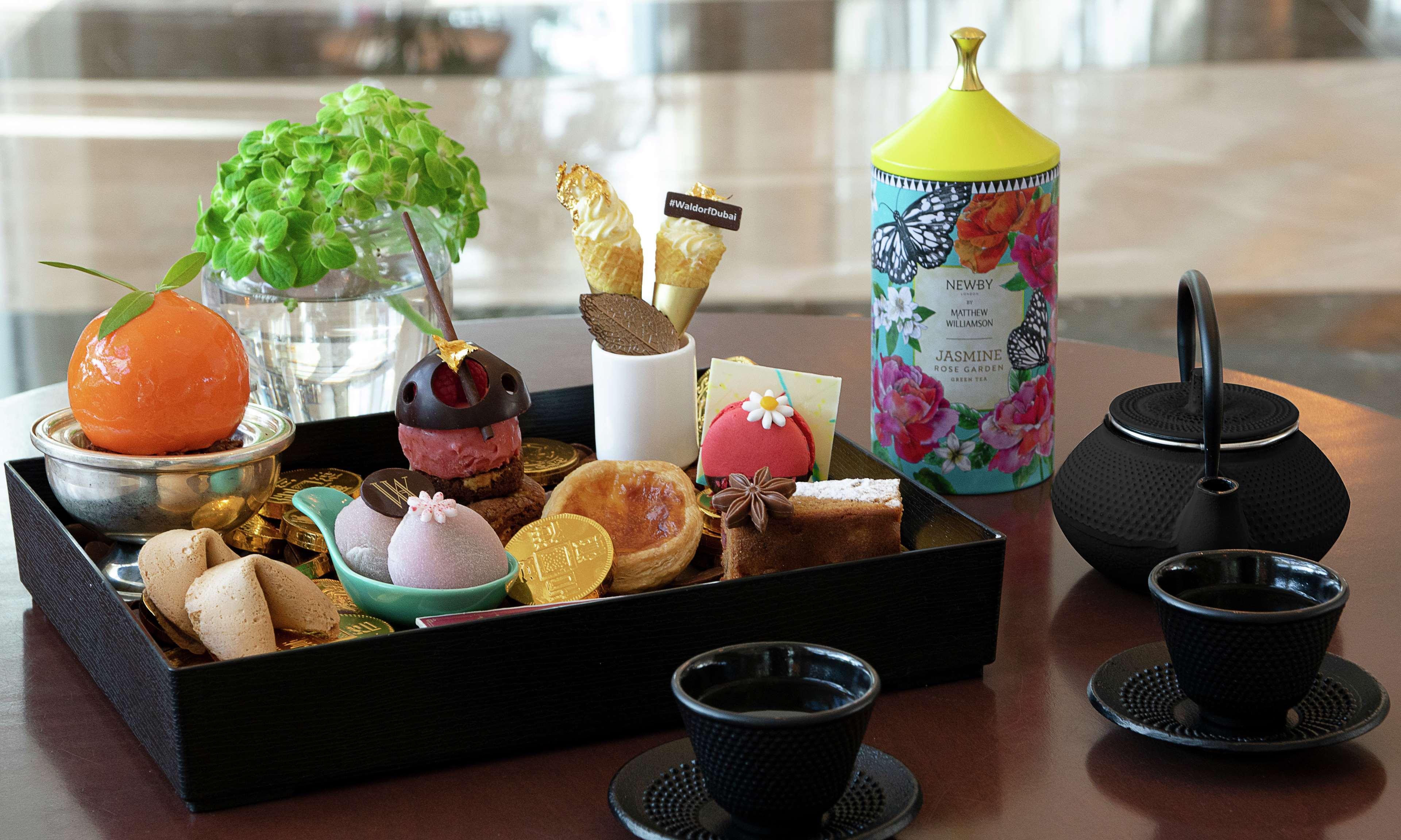 Waldorf Astoria Dubai Palm Jumeirah Esterno foto Afternoon Tea at the Mandarin Oriental, Tokyo