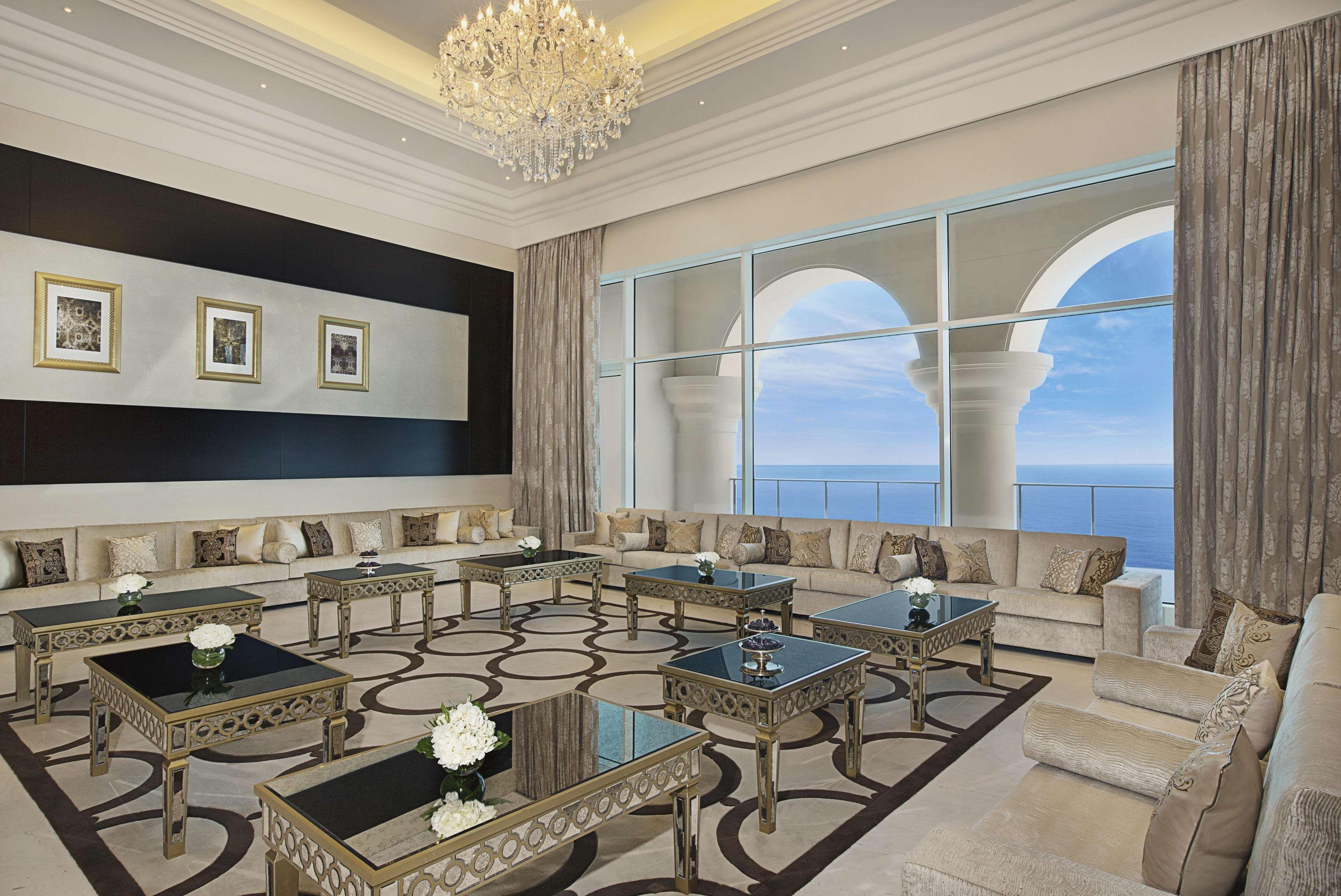 Waldorf Astoria Dubai Palm Jumeirah Esterno foto The interior of the hotel