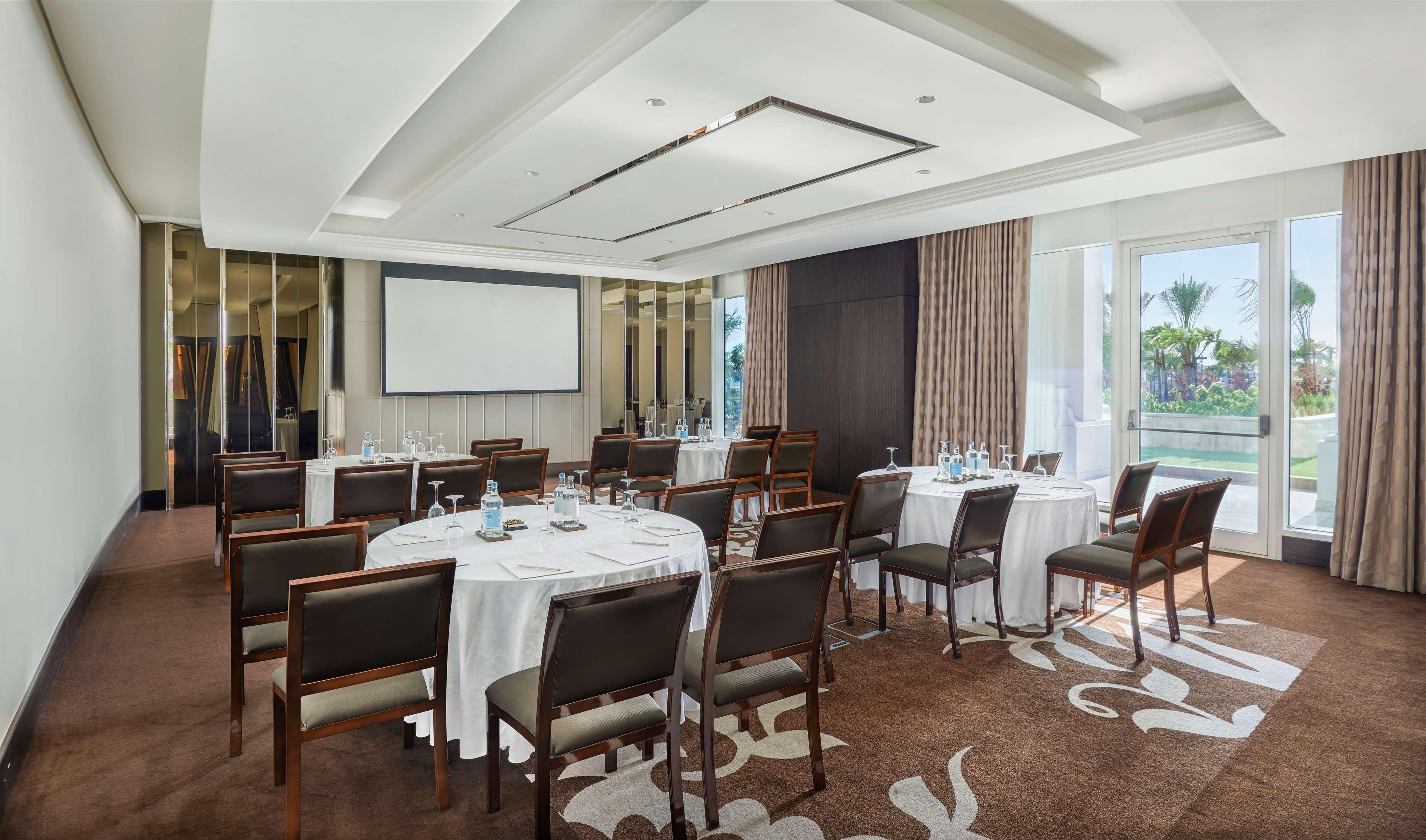 Waldorf Astoria Dubai Palm Jumeirah Esterno foto Meeting room