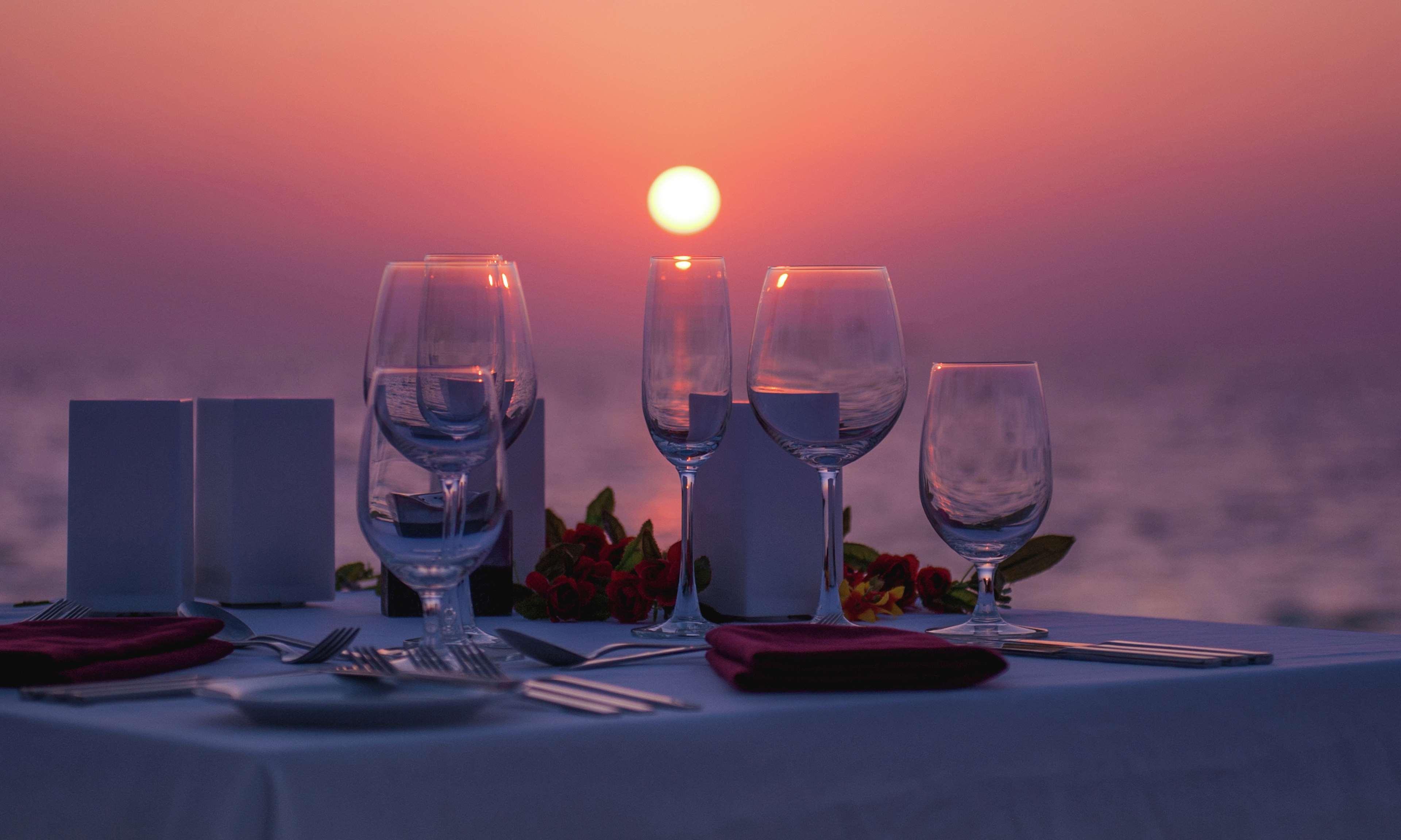 Waldorf Astoria Dubai Palm Jumeirah Esterno foto Sunset at the restaurant