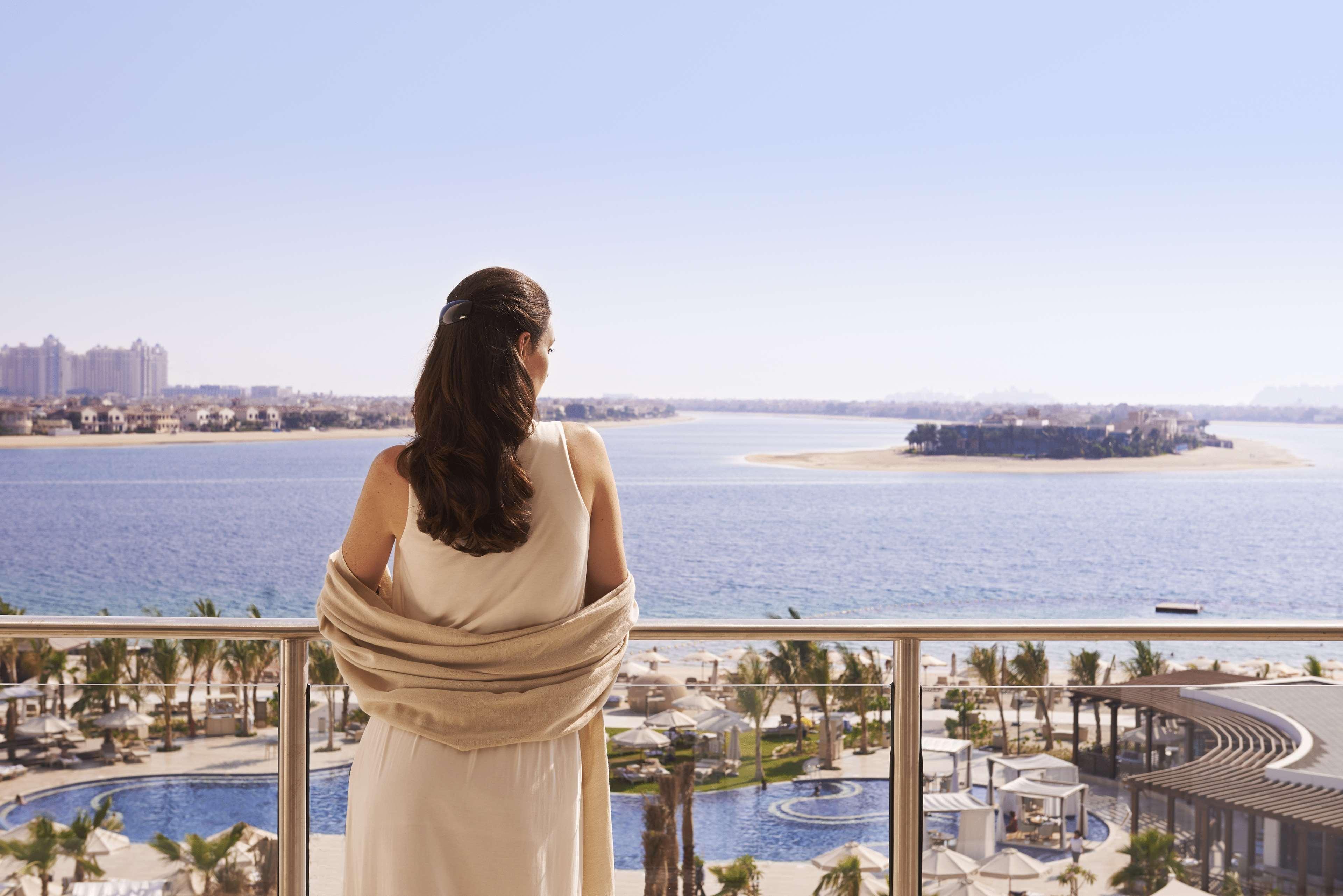 Waldorf Astoria Dubai Palm Jumeirah Esterno foto View of the Palm Jumeirah from the Jumeirah Beach Hotel