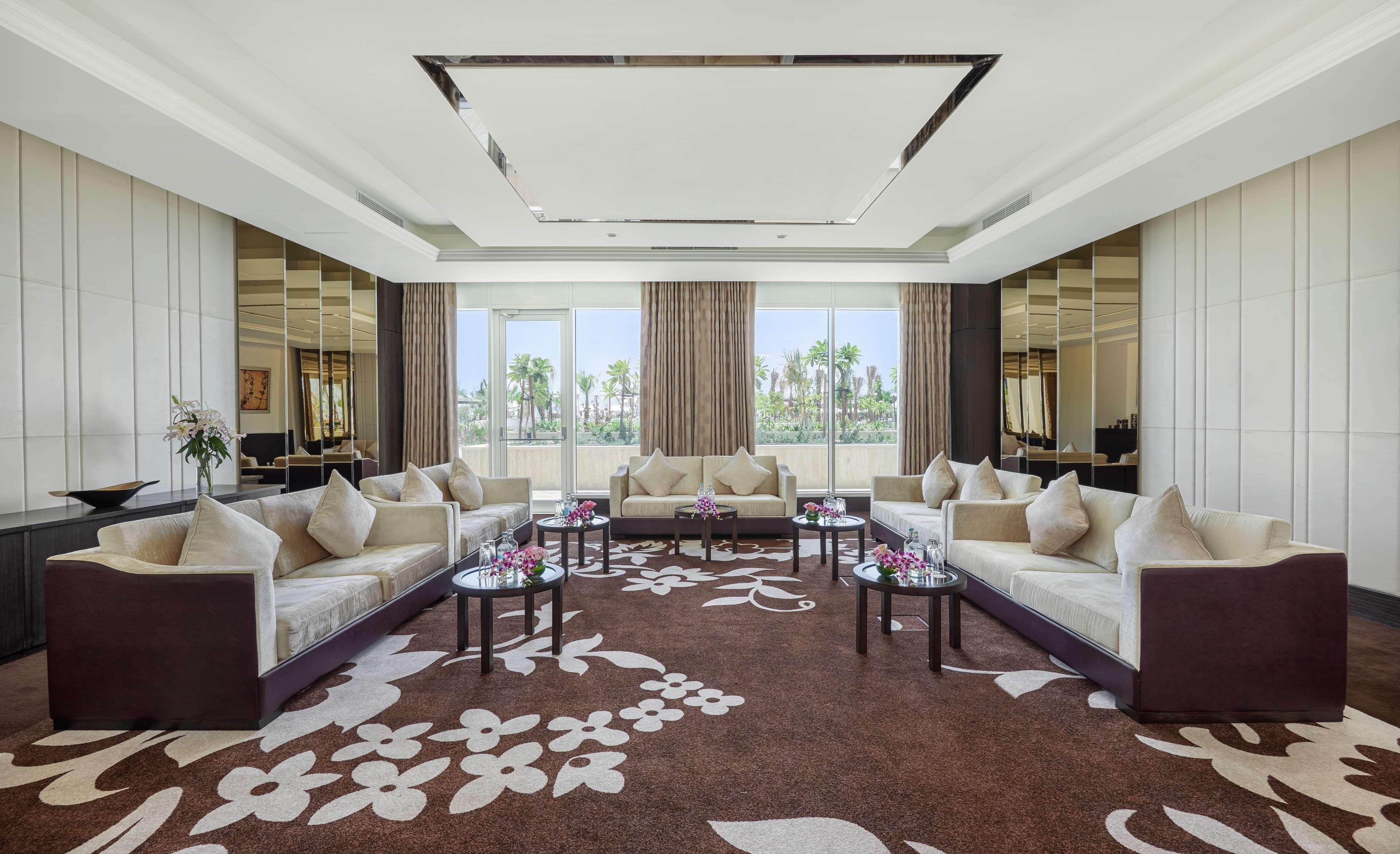 Waldorf Astoria Dubai Palm Jumeirah Esterno foto The Royal Suite