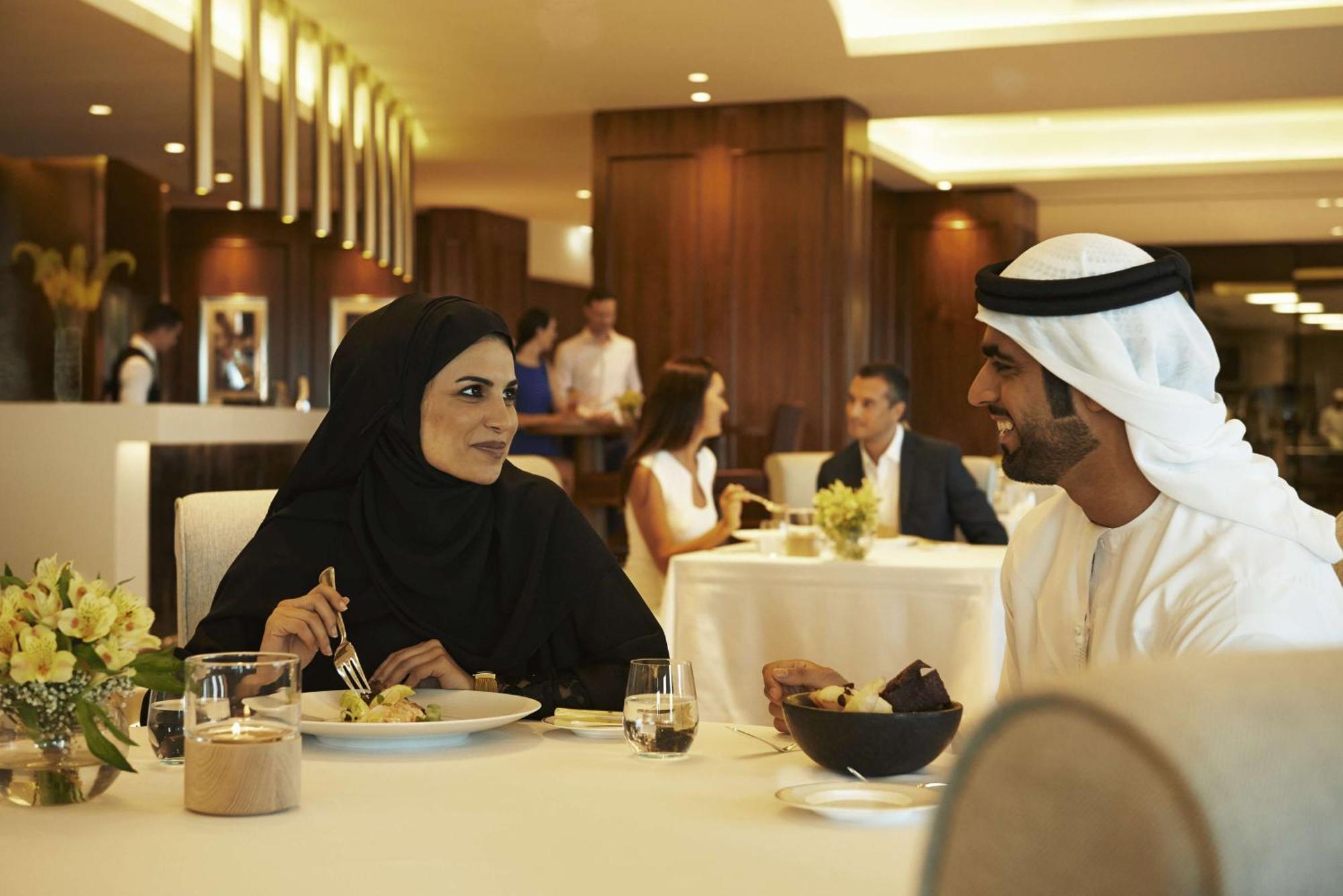 Waldorf Astoria Dubai Palm Jumeirah Esterno foto Emirati couple