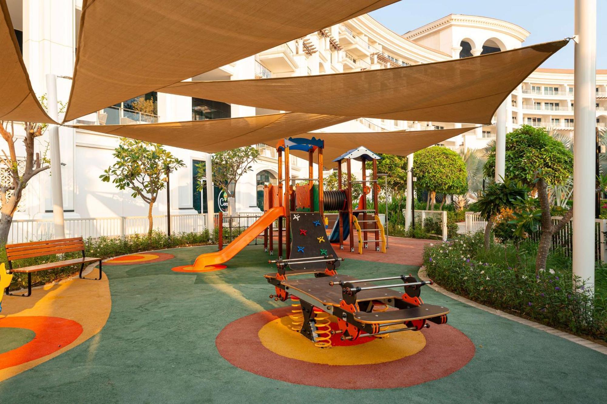 Waldorf Astoria Dubai Palm Jumeirah Esterno foto Playground at Jumeirah Emirates Towers Hotel