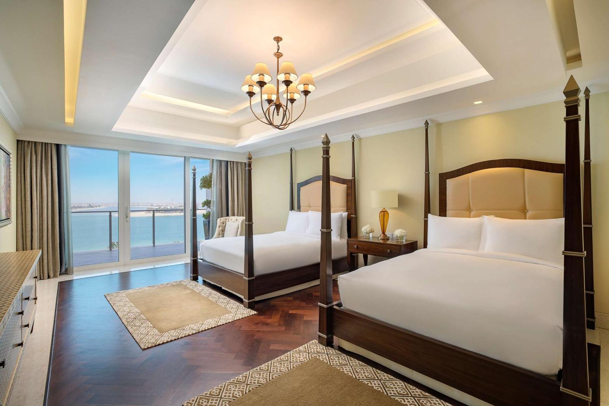 Waldorf Astoria Dubai Palm Jumeirah Esterno foto A bedroom at the hotel