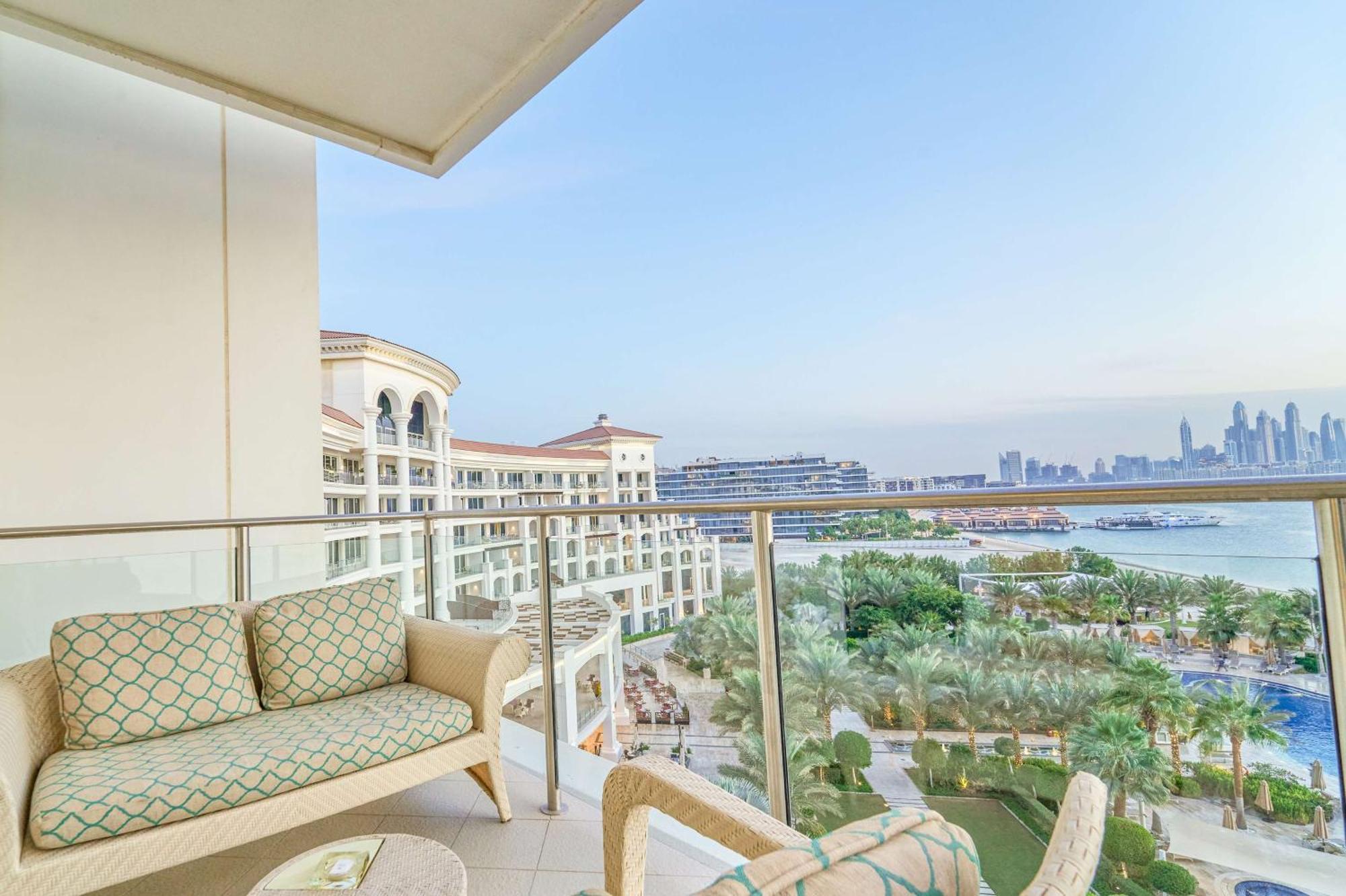 Waldorf Astoria Dubai Palm Jumeirah Esterno foto View from the balcony of a suite