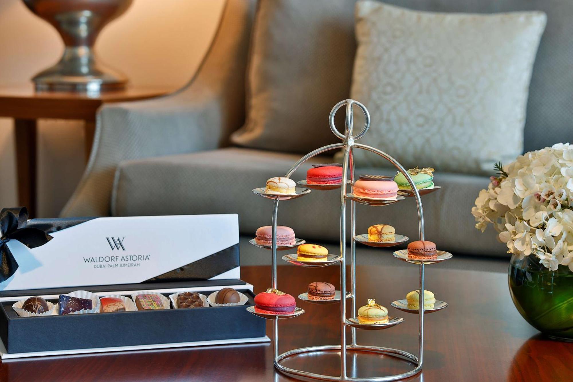 Waldorf Astoria Dubai Palm Jumeirah Esterno foto Afternoon tea at Waldorf Astoria Chengdu
