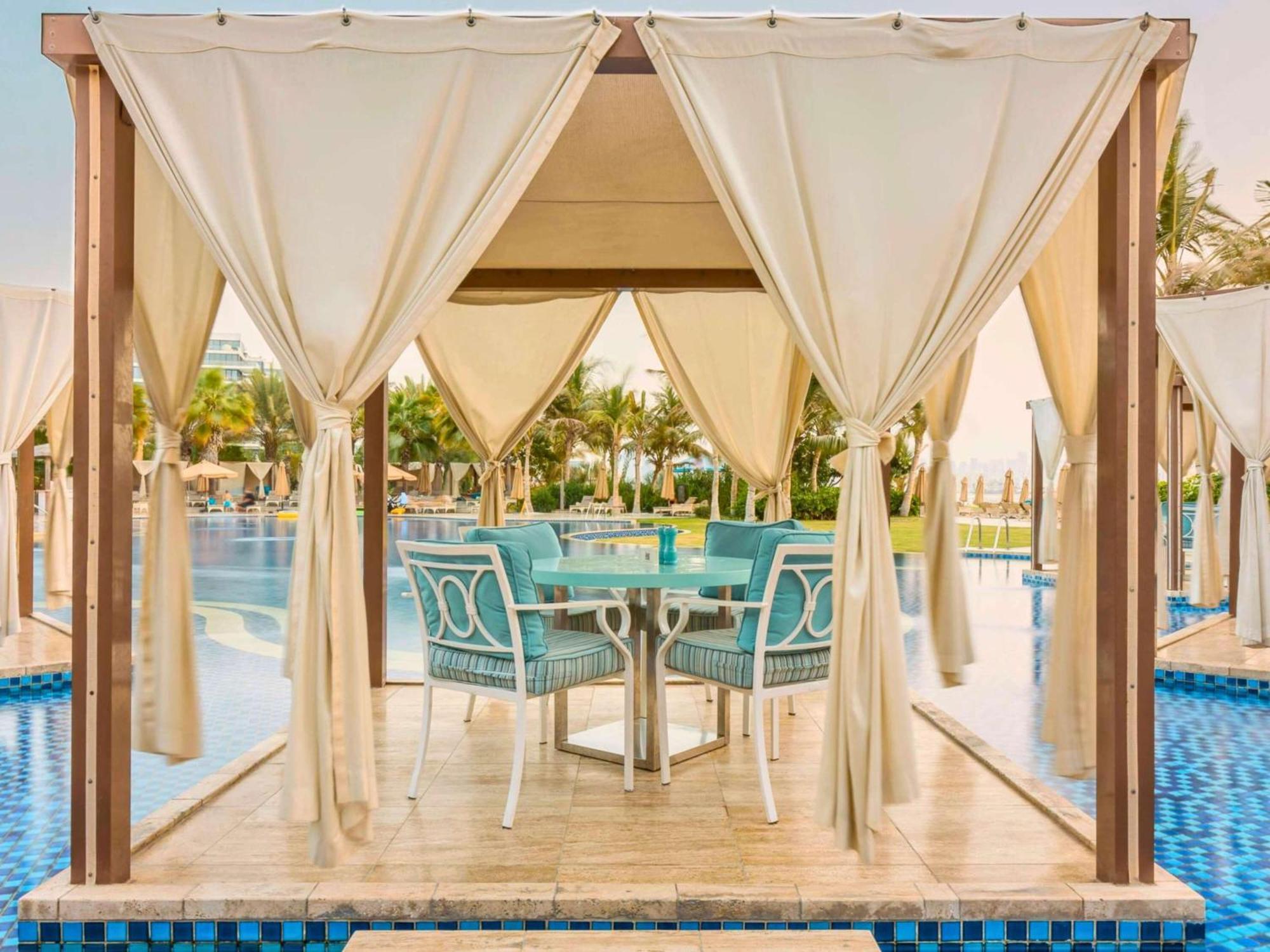 Waldorf Astoria Dubai Palm Jumeirah Esterno foto Cabana at the pool